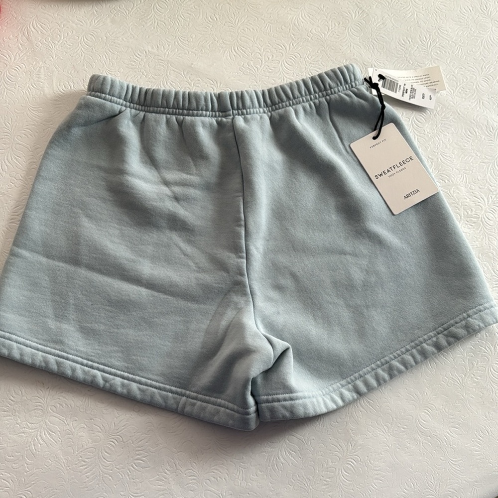NWT Aritzia Cozy Fleece Perfect Hi-Rise Mini Sweatshort - Picture 3 of 5